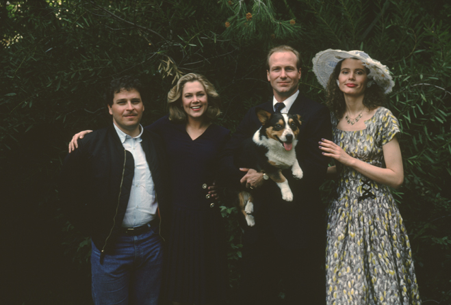 director Lawrence Kasdan, Kathleen Turner as Sarah, William Hurt as Macon (holding dog/Edward) and Geena Davis as Muriel.